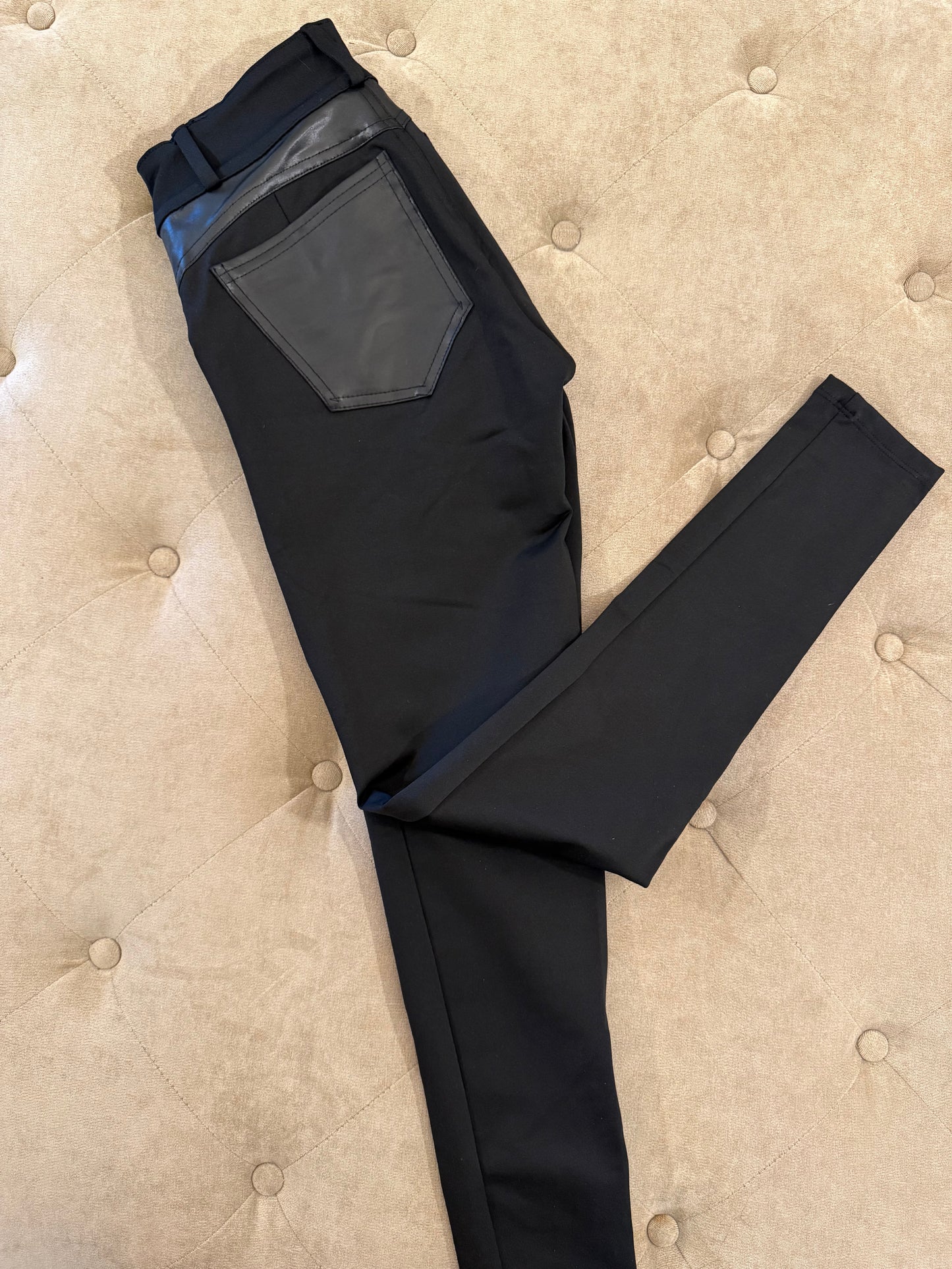 Pantalón Supplex Bolsillo Cuero